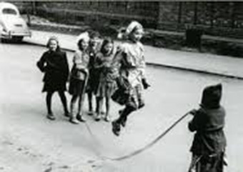 girls skipping