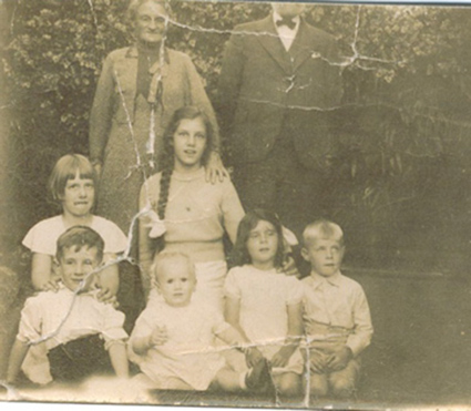 Holm grandparent and children 1934